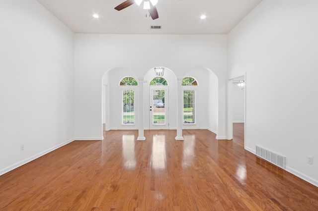 1325 RIVER PINE DR, Collierville, TN 38017