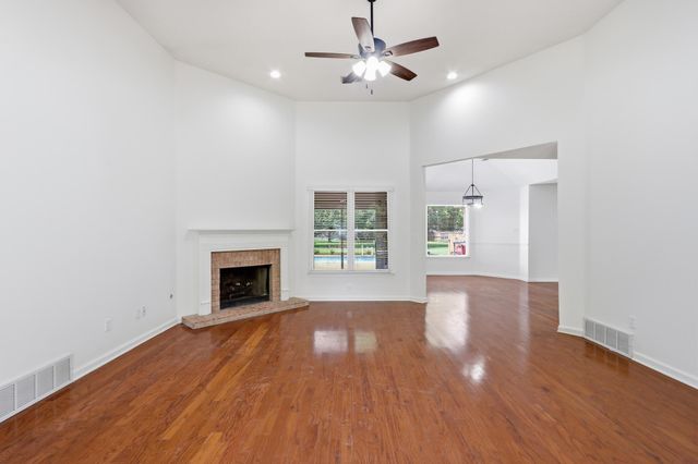 1325 RIVER PINE DR, Collierville, TN 38017
