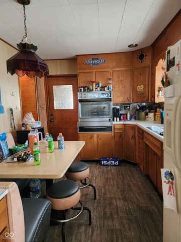 621 E 31st Street, Anderson, IN 46016