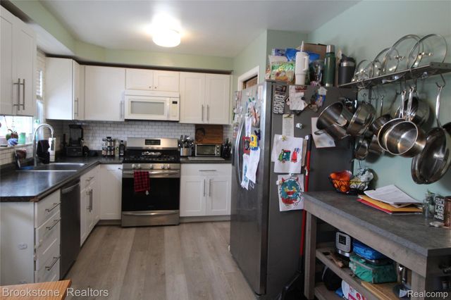 24524 Johnston Avenue, Eastpointe, MI 48021