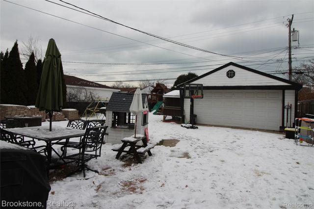 24524 Johnston Avenue, Eastpointe, MI 48021