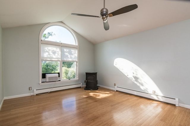 4 Phillips Place, Hadley, MA 01035