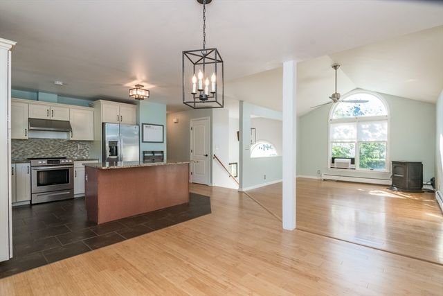 4 Phillips Place, Hadley, MA 01035