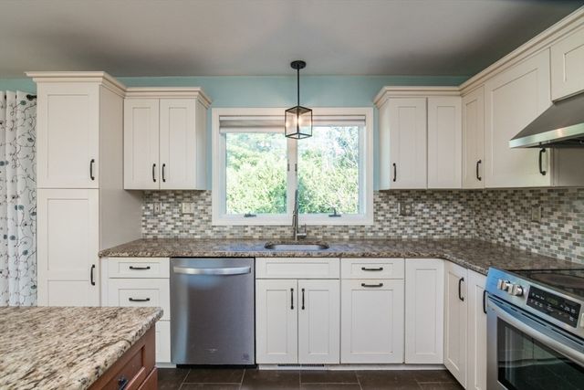 4 Phillips Place, Hadley, MA 01035