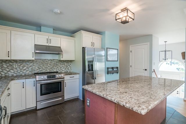 4 Phillips Place, Hadley, MA 01035