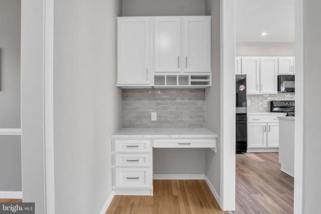 2191 CANTERBURY DR, Mechanicsburg, PA 17055