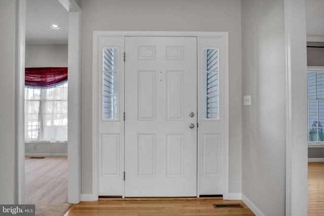 2191 CANTERBURY DR, Mechanicsburg, PA 17055