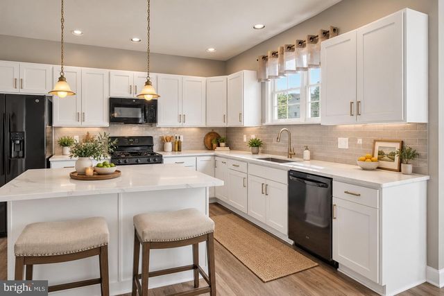 2191 CANTERBURY DR, Mechanicsburg, PA 17055