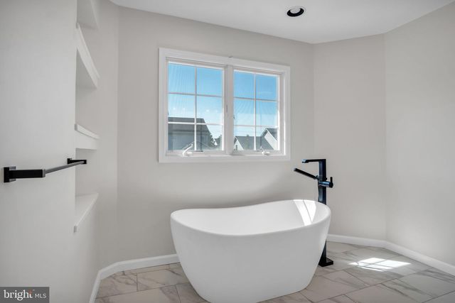 2191 CANTERBURY DR, Mechanicsburg, PA 17055