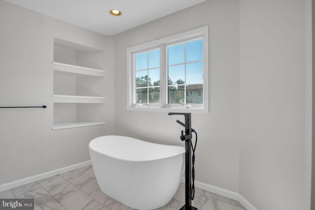 2191 CANTERBURY DR, Mechanicsburg, PA 17055
