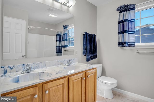 2191 CANTERBURY DR, Mechanicsburg, PA 17055