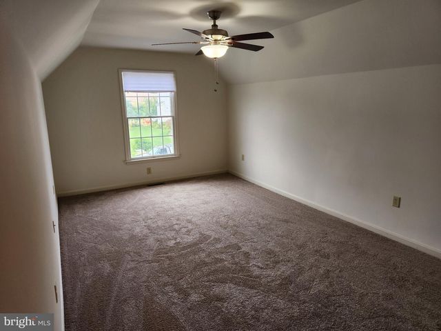 2191 CANTERBURY DR, Mechanicsburg, PA 17055