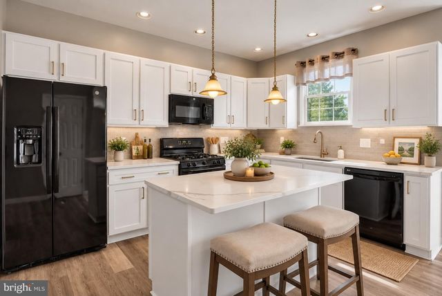 2191 CANTERBURY DR, Mechanicsburg, PA 17055