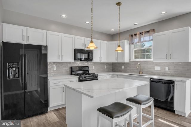 2191 CANTERBURY DR, Mechanicsburg, PA 17055