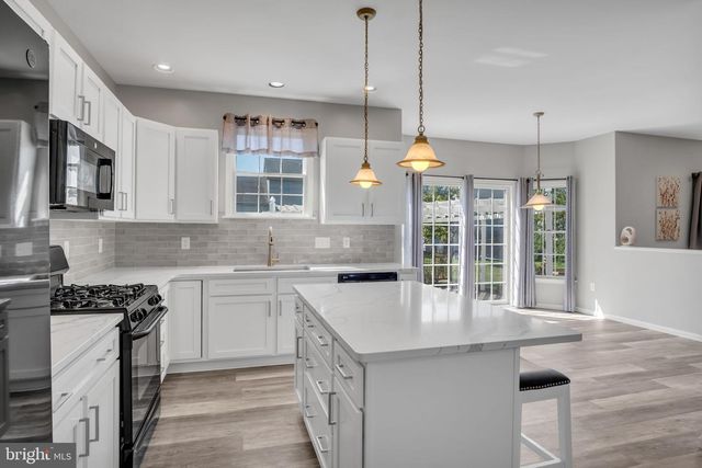 2191 CANTERBURY DR, Mechanicsburg, PA 17055