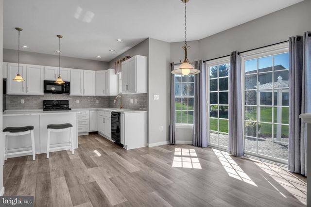 2191 CANTERBURY DR, Mechanicsburg, PA 17055