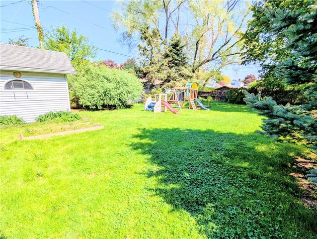 19 Towngate Road, Greece, NY 14626
