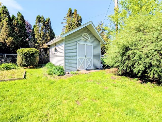 19 Towngate Road, Greece, NY 14626