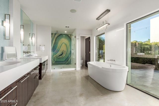 6636 N 48TH Street, Paradise Valley, AZ 85253