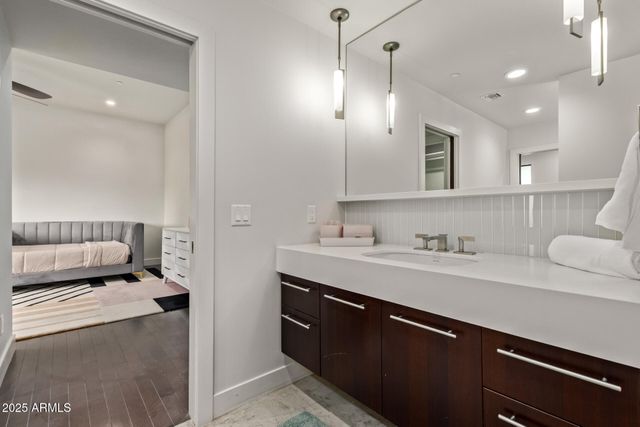 6636 N 48TH Street, Paradise Valley, AZ 85253