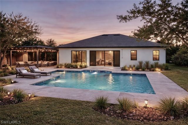 593 39th AVE NW, Naples, FL 34120