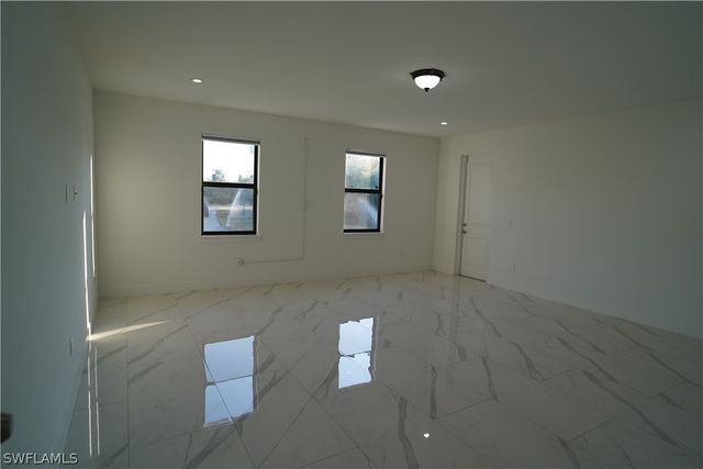 593 39th AVE NW, Naples, FL 34120