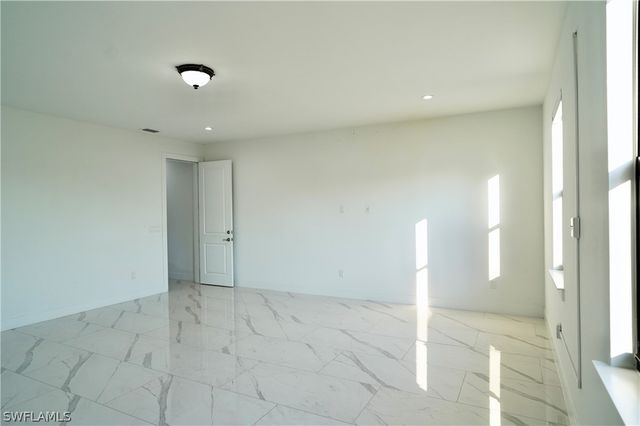 593 39th AVE NW, Naples, FL 34120