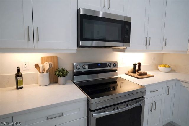 593 39th AVE NW, Naples, FL 34120