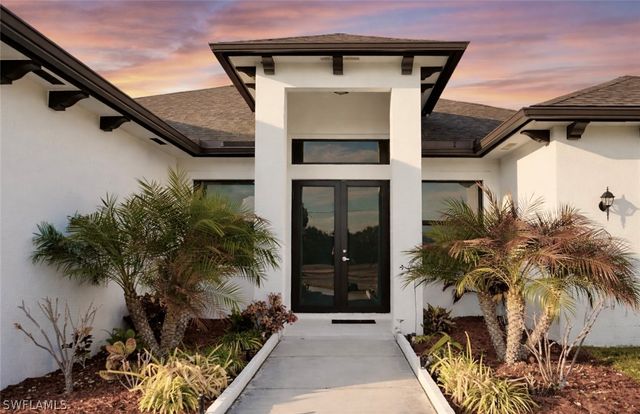 593 39th AVE NW, Naples, FL 34120