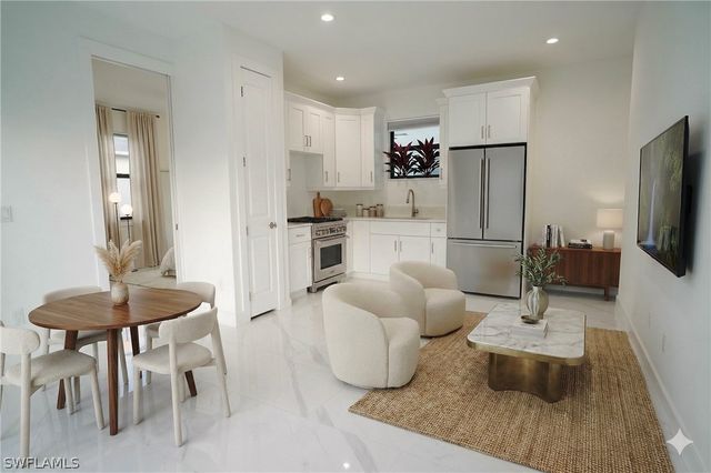 593 39th AVE NW, Naples, FL 34120