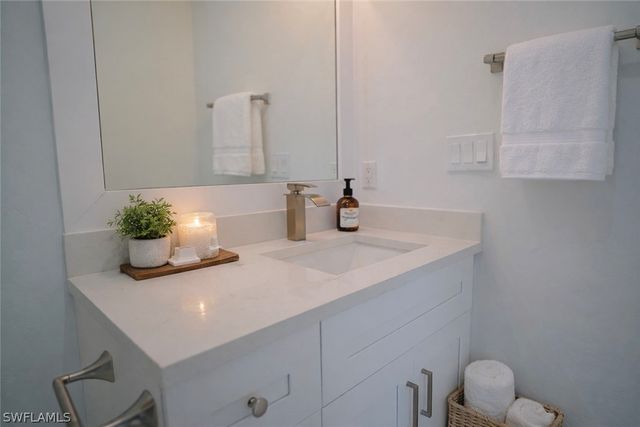 593 39th AVE NW, Naples, FL 34120