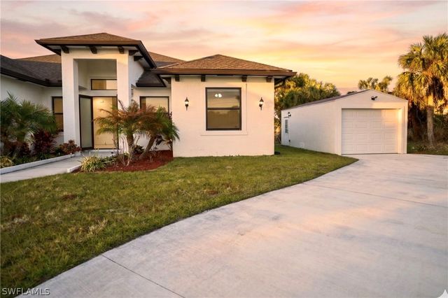 593 39th AVE NW, Naples, FL 34120