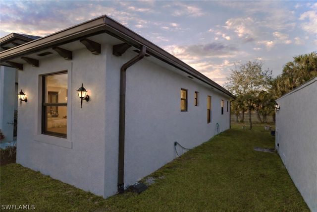 593 39th AVE NW, Naples, FL 34120