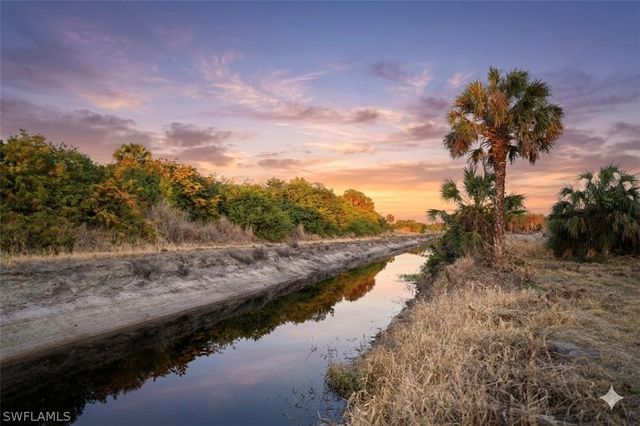 593 39th AVE NW, Naples, FL 34120