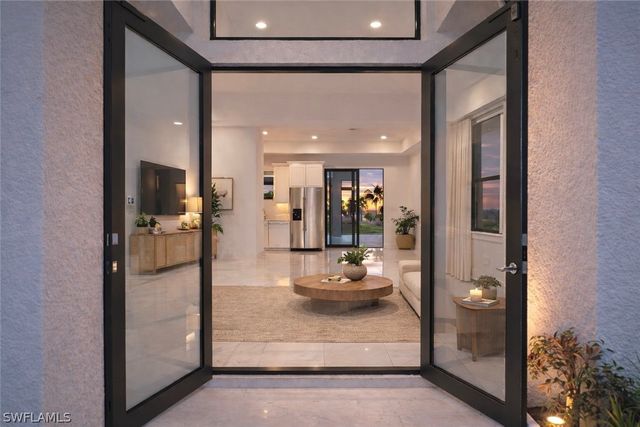 593 39th AVE NW, Naples, FL 34120