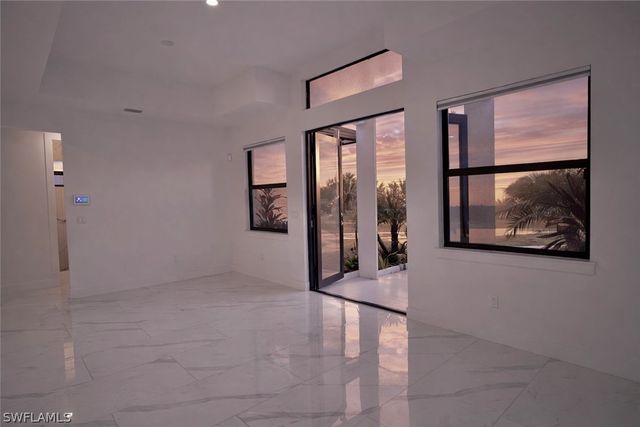 593 39th AVE NW, Naples, FL 34120