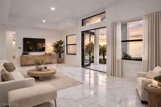 593 39th AVE NW, Naples, FL 34120