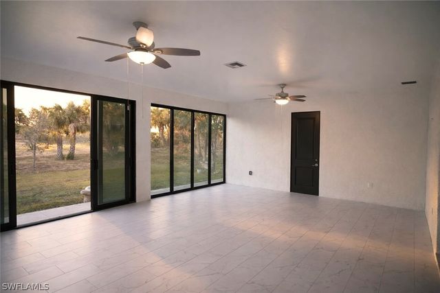 593 39th AVE NW, Naples, FL 34120