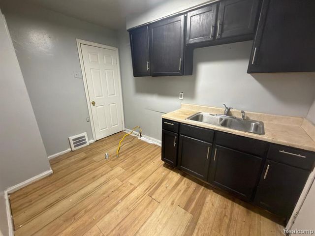 8837 Evergreen Avenue, Detroit, MI 48228