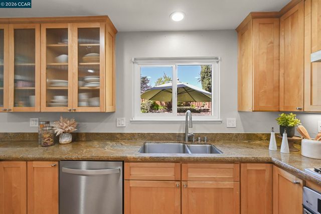 203 Virginia Cir, Martinez, CA 94553
