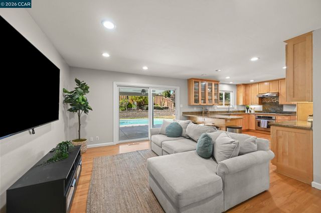 203 Virginia Cir, Martinez, CA 94553