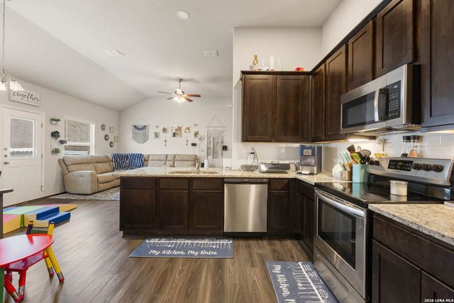 9216 CANYON BND, Converse, TX 78109