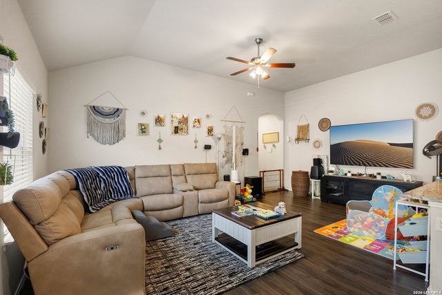 9216 CANYON BND, Converse, TX 78109
