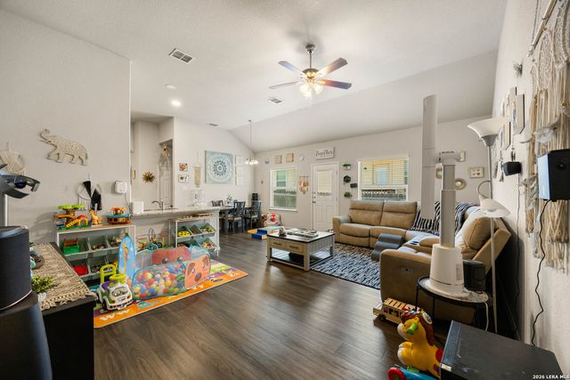 9216 CANYON BND, Converse, TX 78109