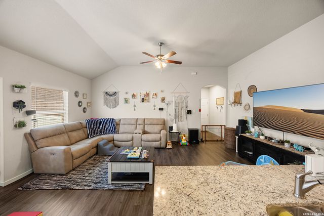 9216 CANYON BND, Converse, TX 78109