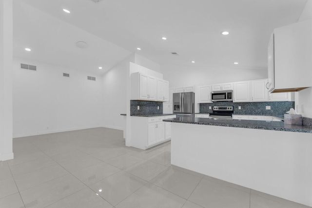 11388 NW 18th Manor, Coral Springs, FL 33071