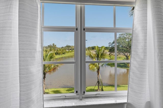 11750 SAINT ANDREWS Place 303, Wellington, FL 33414
