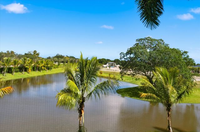 11750 SAINT ANDREWS Place 303, Wellington, FL 33414