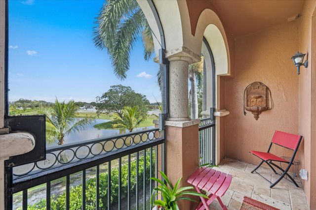11750 SAINT ANDREWS Place 303, Wellington, FL 33414