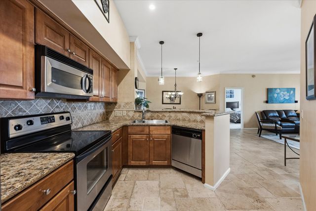 11750 SAINT ANDREWS Place 303, Wellington, FL 33414